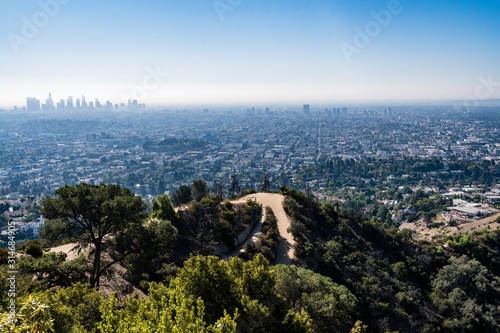 Fototapeta High angle shot of the city of Los Angeles from the famous Griffith Observatory