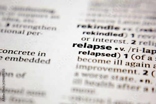 Foto Word or phrase relapse in a dictionary.