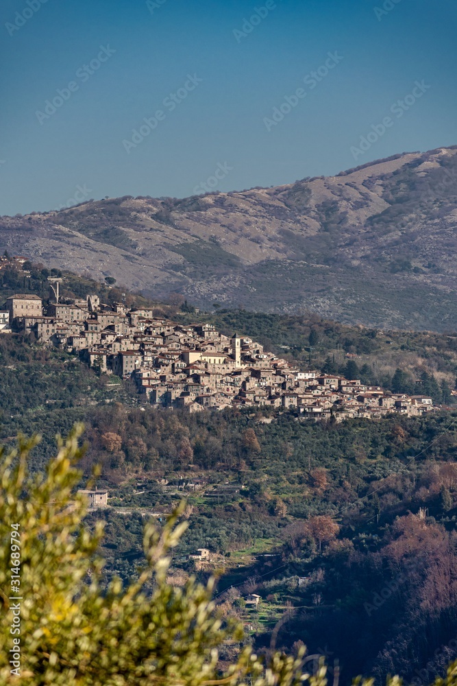 Paese in collina - Olevano Romano - Roma - Lazio - Italia