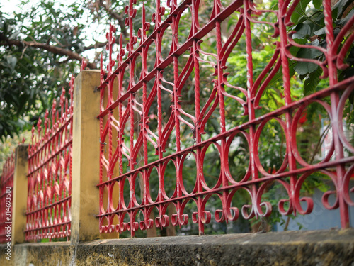 Red fence with a spike defending © zHepHirotHz