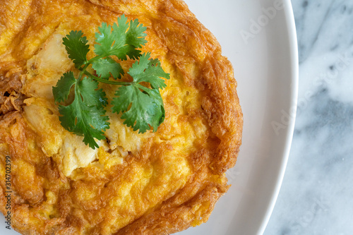 Foto Fluffy fried crab omelette
