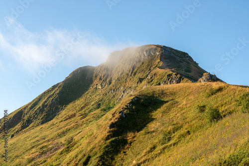 Le Puy Mary (1783m) dans le Cantal photo