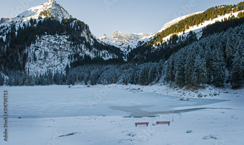 Voralpsee - Grabs - Schweiz - Winterlandschaft photo