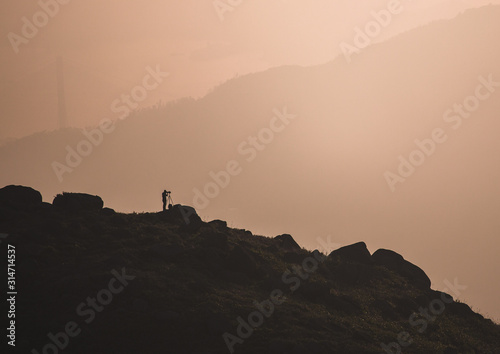 A photographer taking pics of sunset on the cliff © Steve Choi