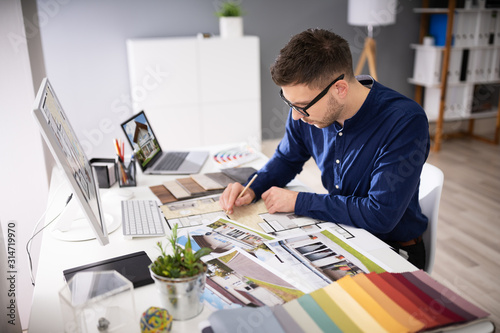 Billede på lærred Real Estate Designer Working On Computer