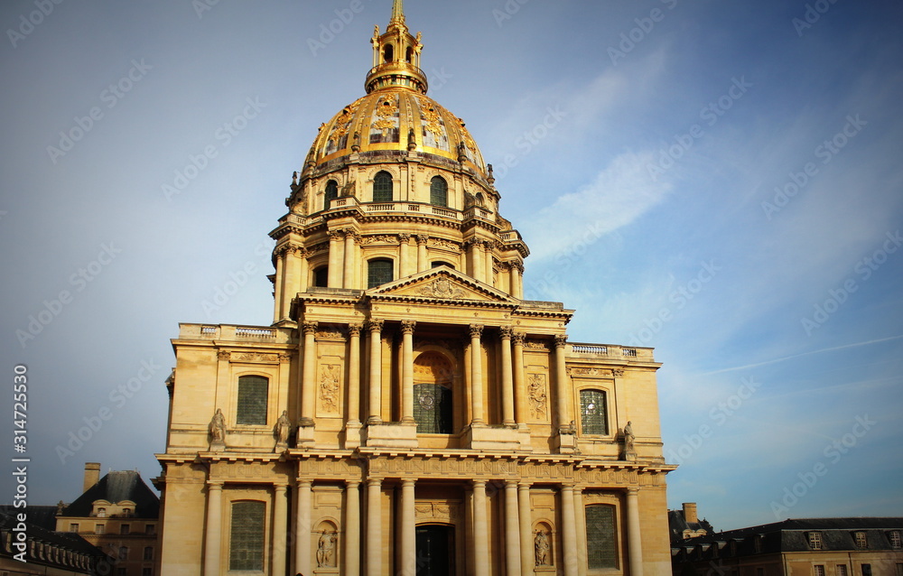 Les Invalides is a complex of museum and tomb in Paris,Napoleon's remains bury in here.