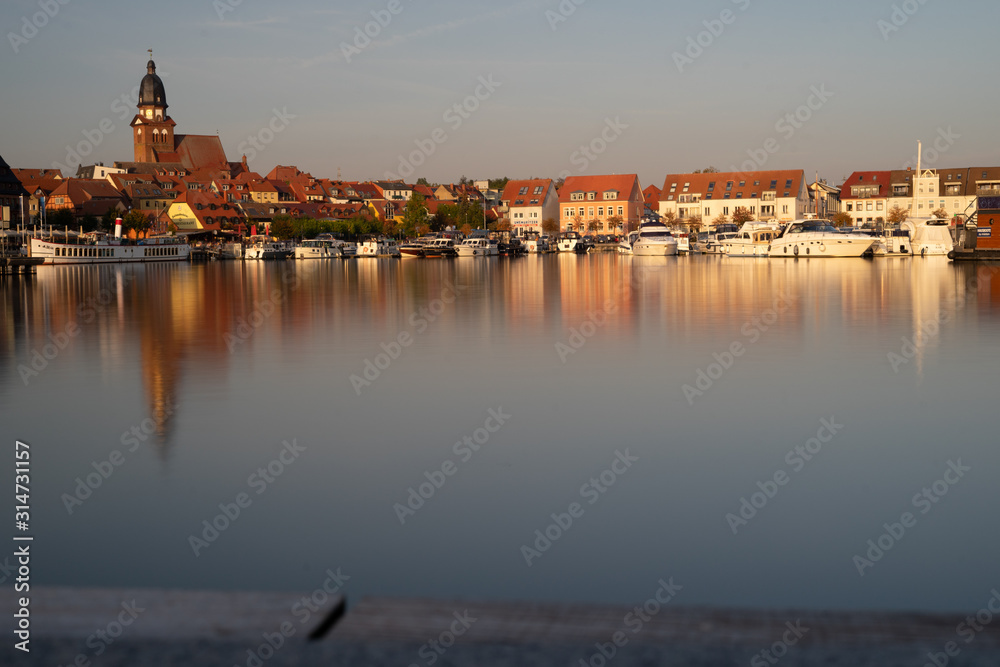 Obraz premium Waren-Hafen