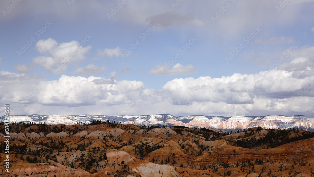 Montagnes enneigées à Bryce Canyon 