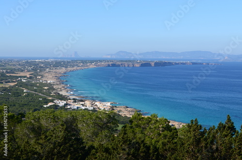 vistas a las playas blancas de la isla de formentera