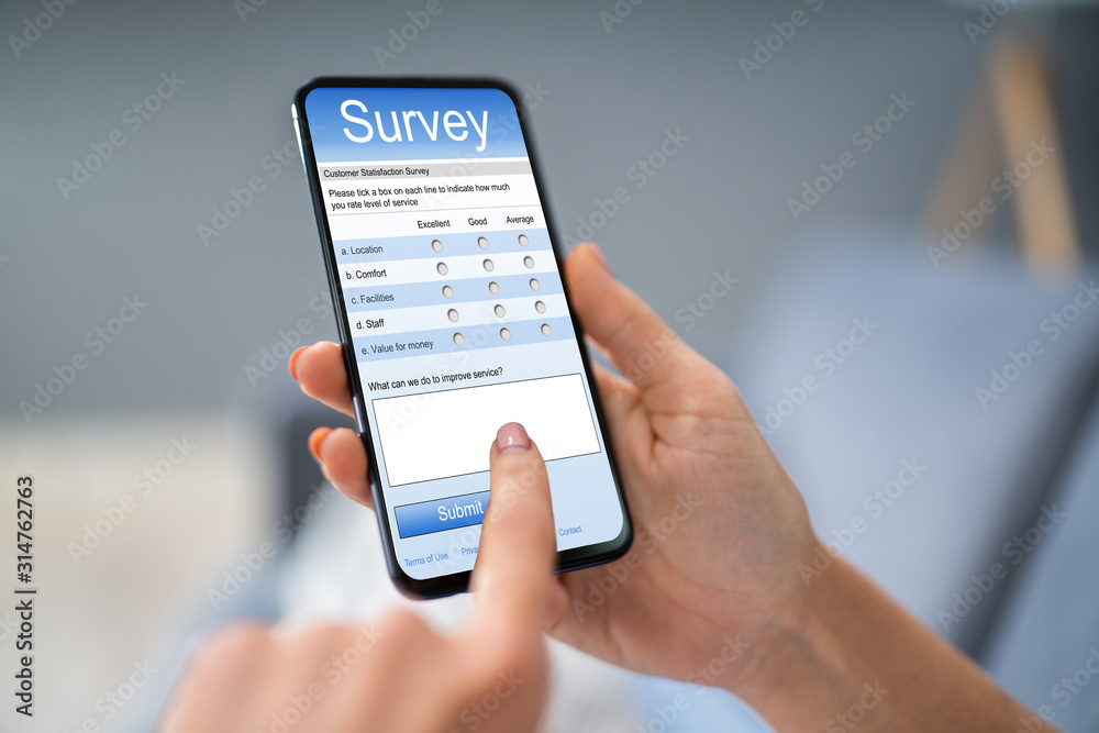 Person Filling Survey Form On Mobile Phone - obrazy, fototapety, plakaty 