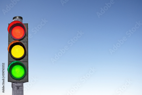 Verkehrsampel mit Signalen Grün, Gelb, Rot, Ampelkoalition
