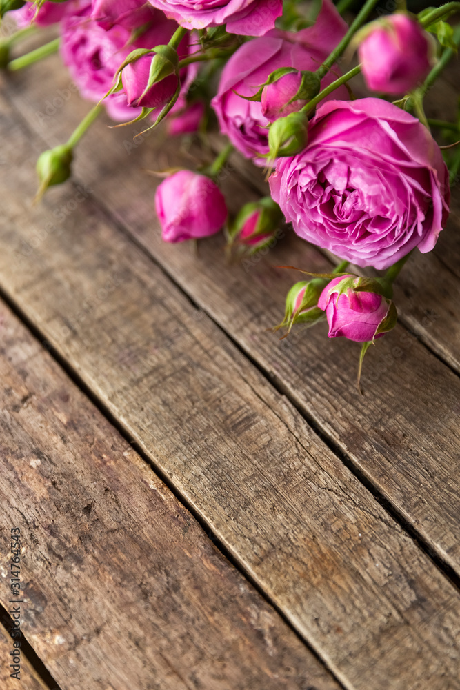 Roses on a wooden grungy background, with natural light