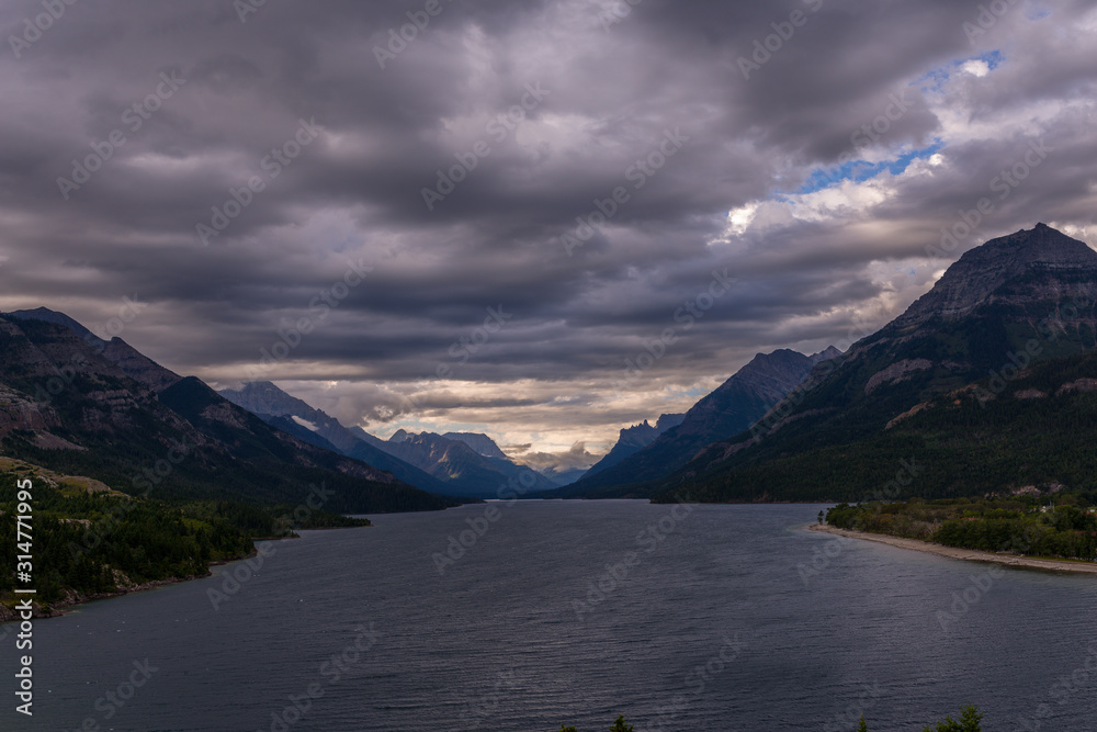 Obraz premium lake in mountains