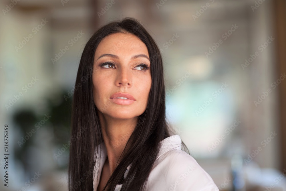 Naklejka premium portrait of a young beautiful woman in a white shirt