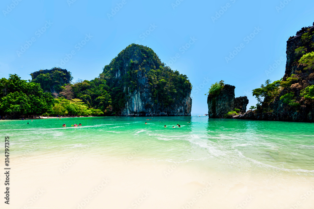 Obraz premium Koh Hong Island with Turquoise Sea in Summer, Krabi, Thailand