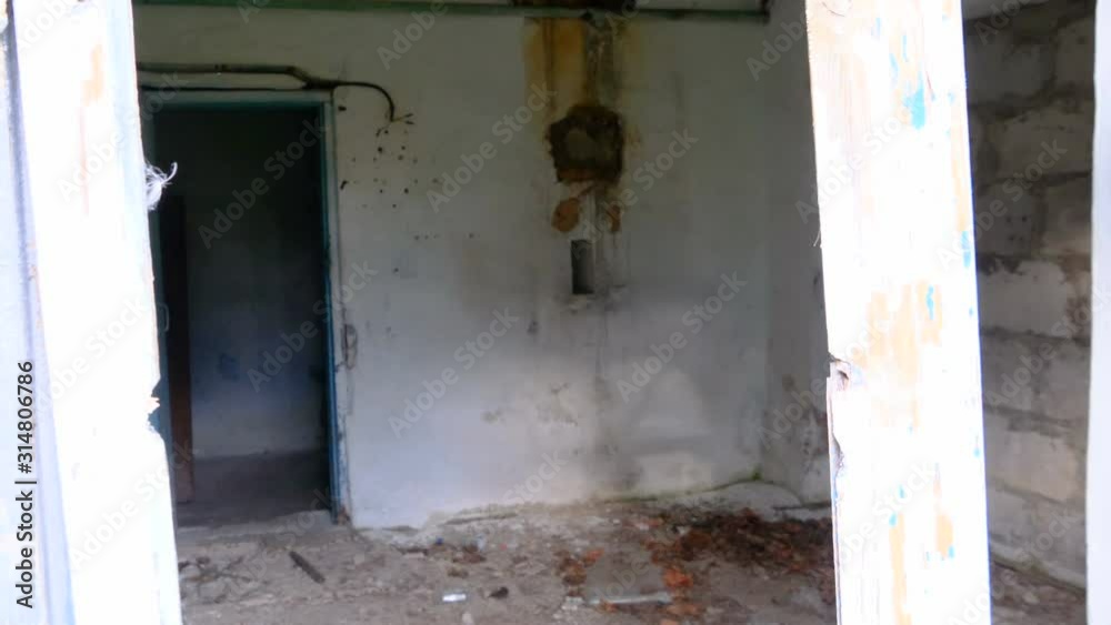 25893_View_inside_the_dark_abandoned_house.mov 25893_View_inside_the_dark_abandoned_house.mov