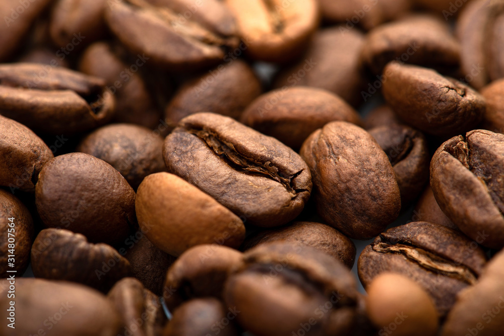 Naklejka premium Coffee beans close-up background. Fresh roasted