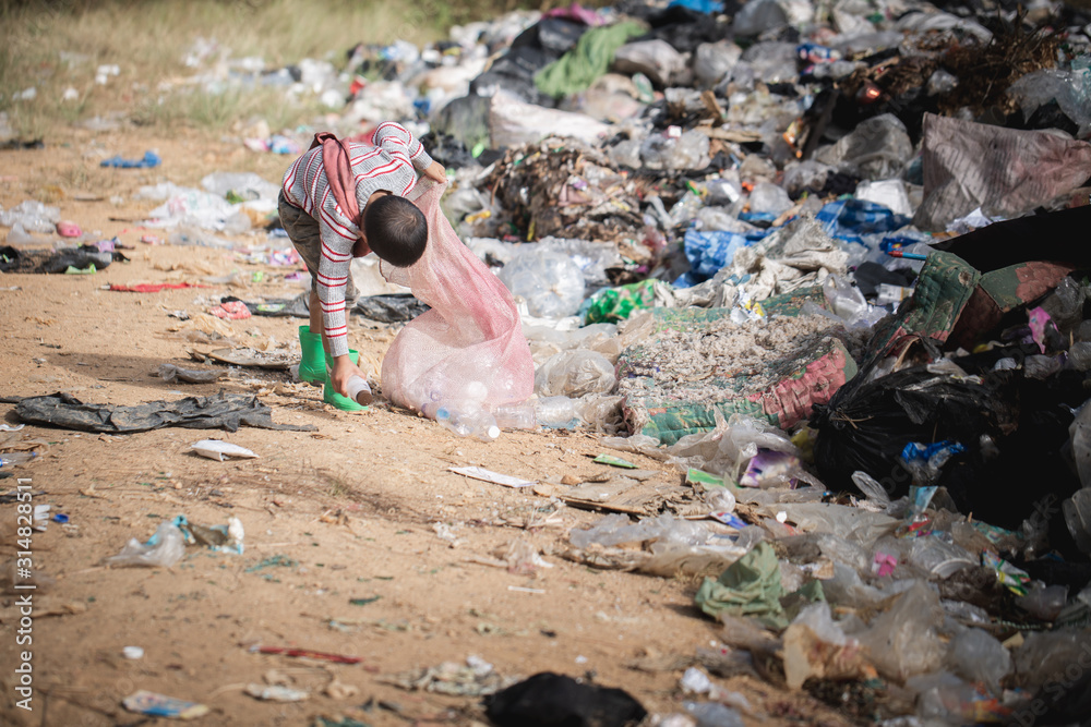 Obraz premium Children are junk to keep going to sell because of poverty, World Environment Day, Child labor, human trafficking, Poverty concept