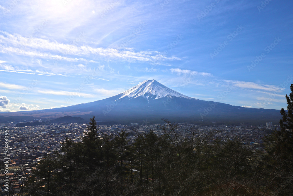 【世界遺産】雪化粧の富士山