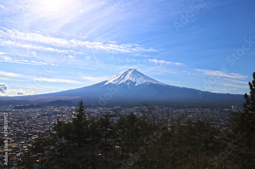 【世界遺産】雪化粧の富士山