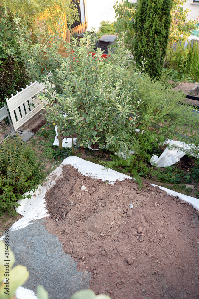 Obraz premium Erdarbeiten in einem Garten