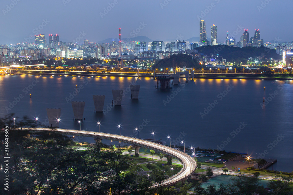 Fototapeta premium View of Seoul, South Korea at night.
