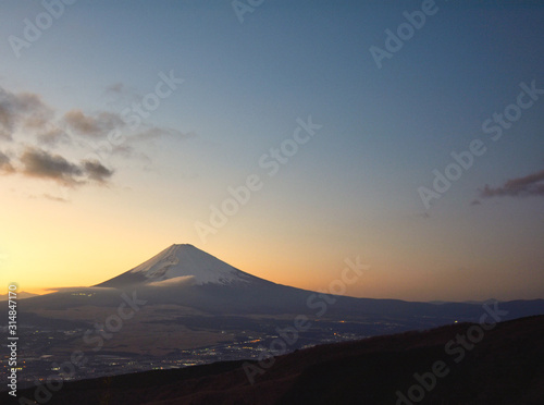 Fuji mountain sunset from Hakone, Japan © Eric