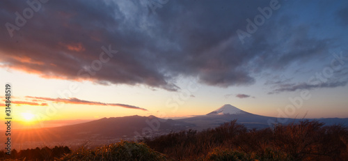 Fuji mountain sunset from Hakone, Japan © Eric
