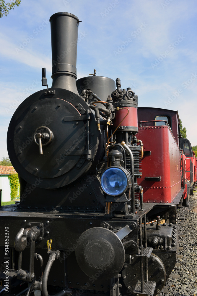 Locomotive à vapeur et sa cheminée, département de la Charente-Maritime en région Nouvelle-Aquitaine, France