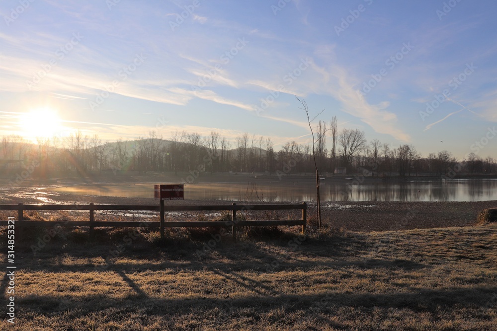 Le lac de Champos dans la commune de Saint Donat sur l'Herbasse - Département de la Drôme - France