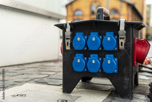 Wallpaper Mural Baustromverteiler mit 6 Steckdosen Torontodigital.ca