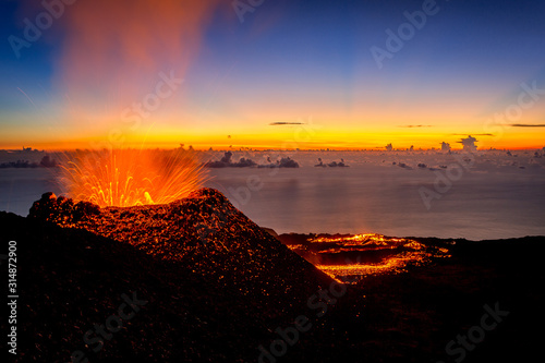 Eruption du volcan Piton de La Fournaise photo