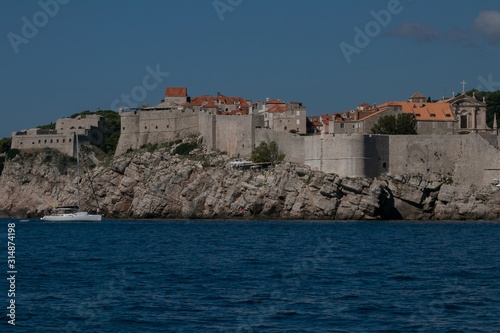 Fototapeta Naklejka Na Ścianę i Meble -  beautiful view to the ancient city wall of Dubrovnik
