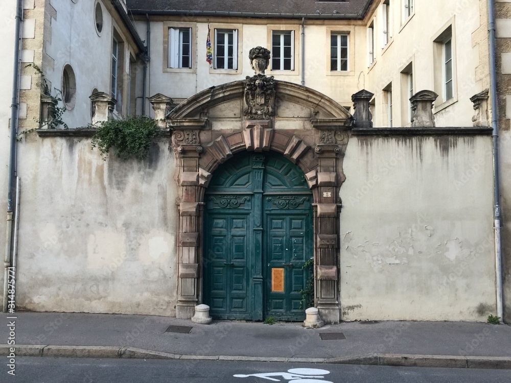 A house entrance with style in Dijon's historic old town - Burgundy, France