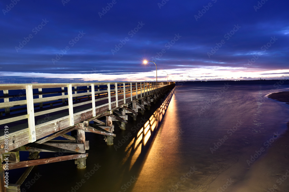 Fototapeta premium Captree Fishing Pier, blue time