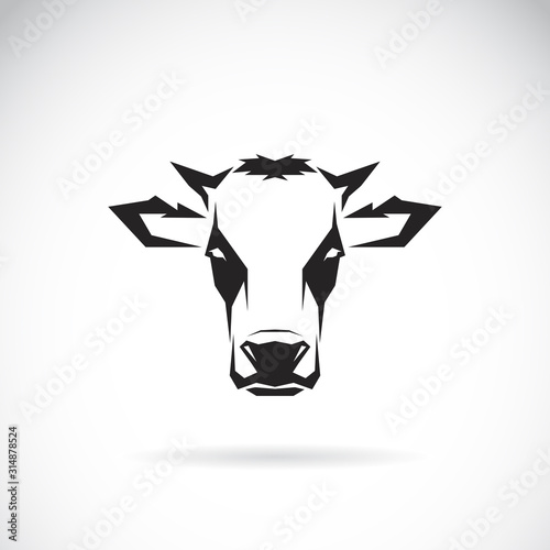 Vector of a cow head design on white background. Farm Animal. Easy editable layered vector illustration.