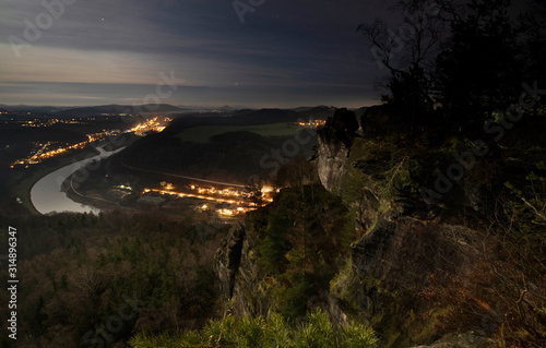 Mondnacht in der Sächsischen Schweiz mit Blick vom Lilienstein ain Richtung Bad Schandau © zimuwe