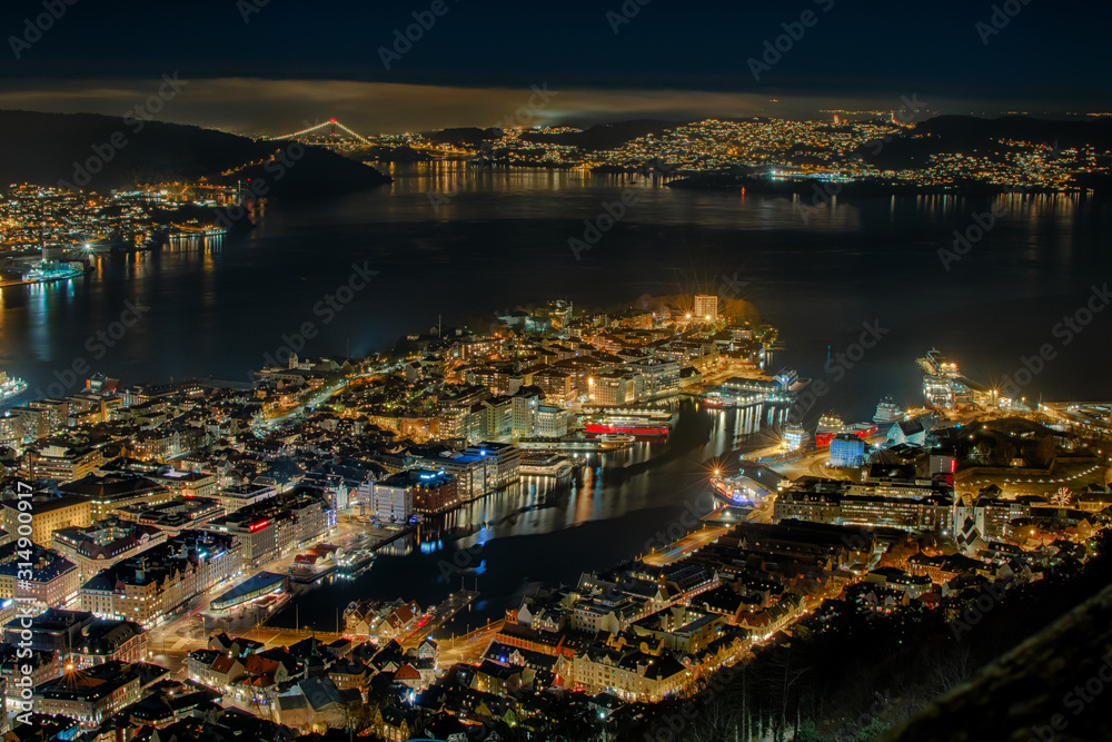 Bergen by night