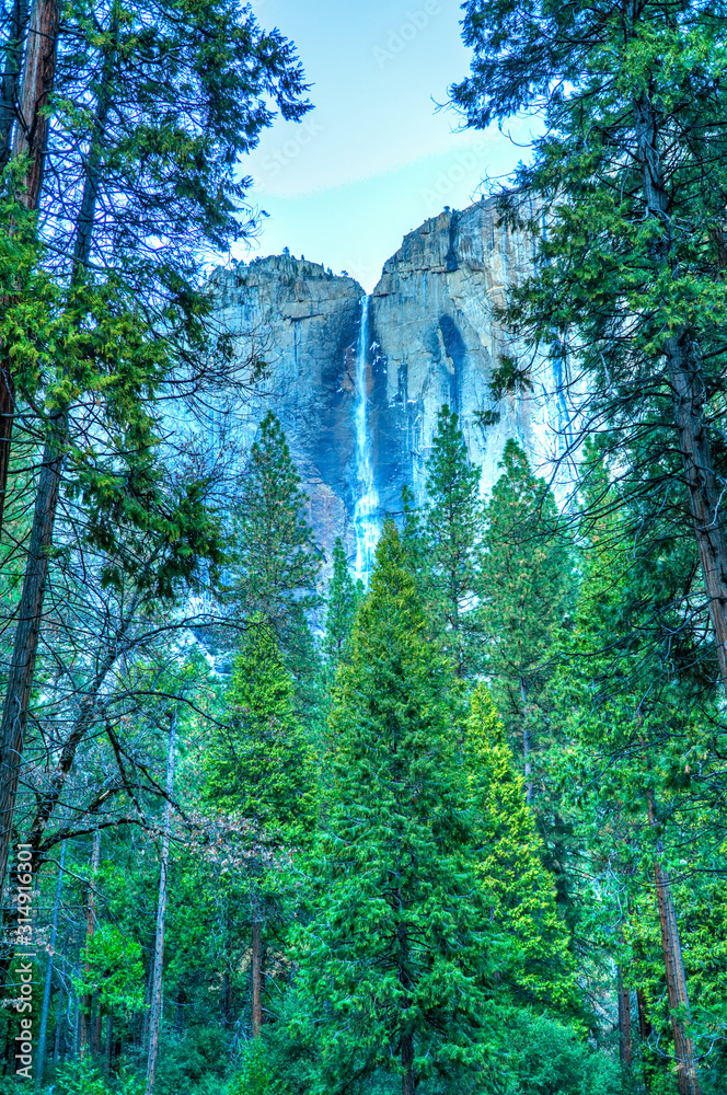 Obraz premium Waterfall in Yosemite National Park, USA.