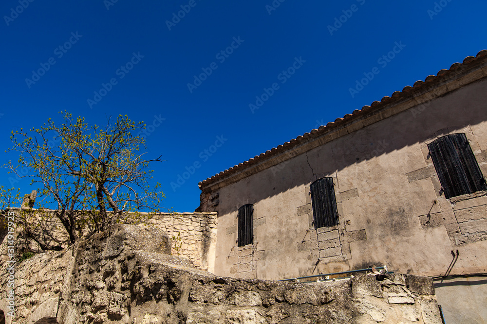 Obraz premium Old building in French village Les-Baux-de-Provence in South France