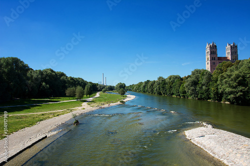Munich - Isar and shore