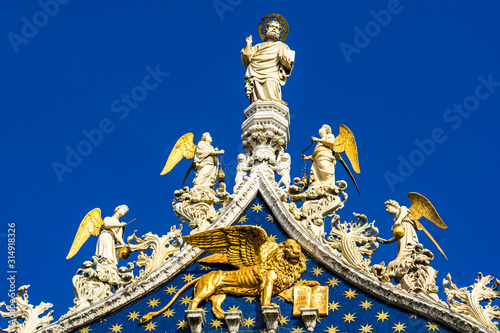 Marble statues on top of th...
