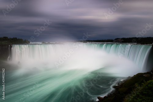 Niagara falls long exposure © Yggdrasill