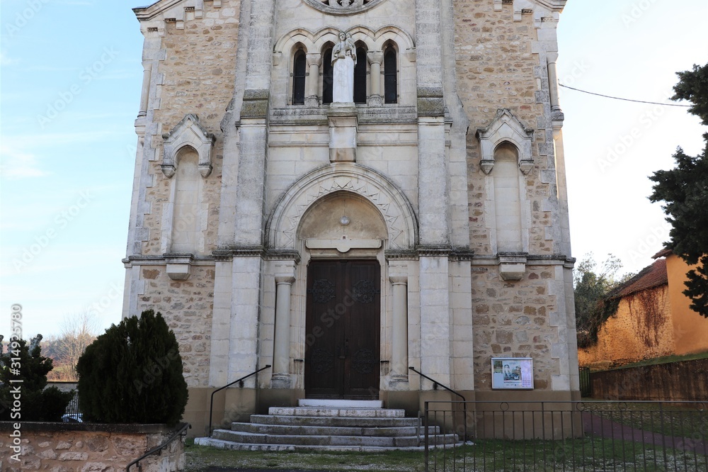 Eglise Saint Blaise dans le village de Marsaz - Département de la Drôme - France - Vue de l'extérieur
