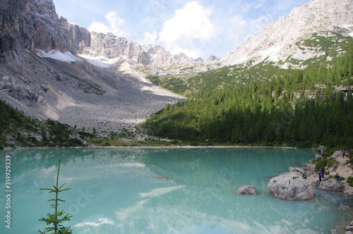 Lago Sopari, dolomites, italie  photo