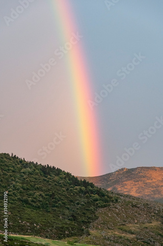 Arc en ciel dans les Cévennes. Rainbow in the Cévennes.