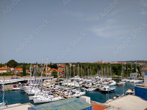 Hafen in Zadar in Kroatien mit Botten, Schiffen, Segelooten © Johanna