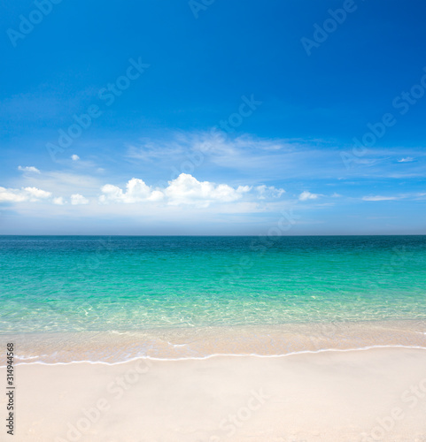 Fototapeta Naklejka Na Ścianę i Meble -  beautiful beach and tropical sea