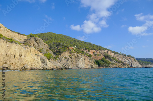 Platja es Figueral und Aguas Blancas, Ibiza, im Sommer photo