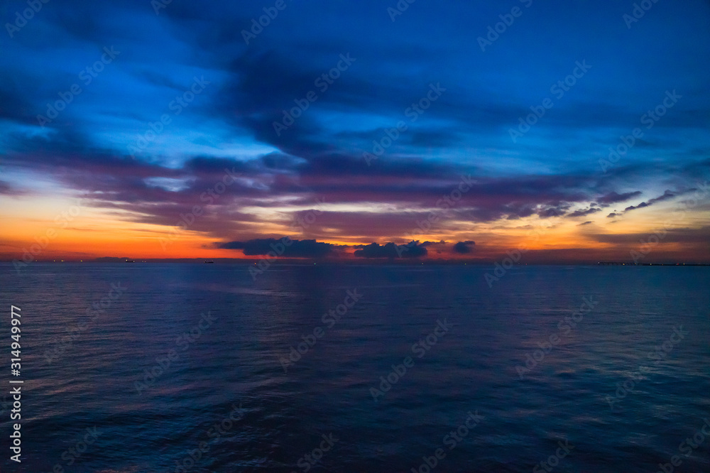 夜明け前の空と海と雲DSC8729